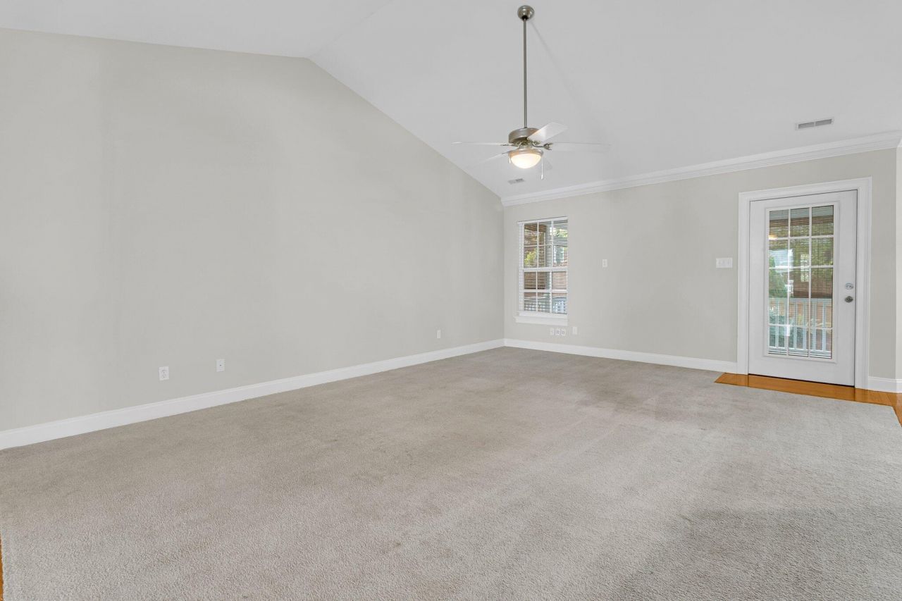 8618 Woodland Walk Photo 9