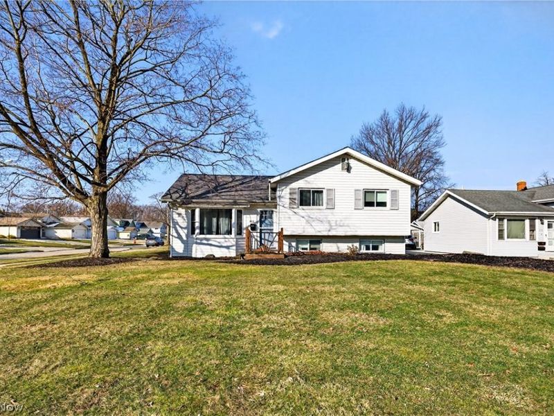 882 Bayridge Boulevard, Willowick, OH 44095 Photo 2