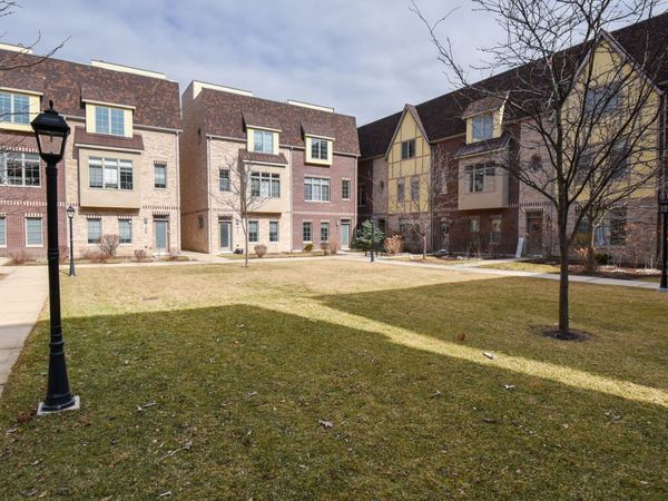 330 Pennsylvania Way , Oak Park, IL 60302