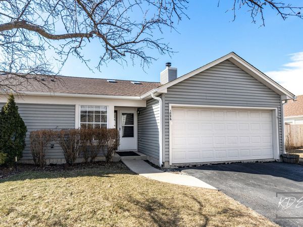 1896 Appaloosa Drive , Naperville, IL 60565