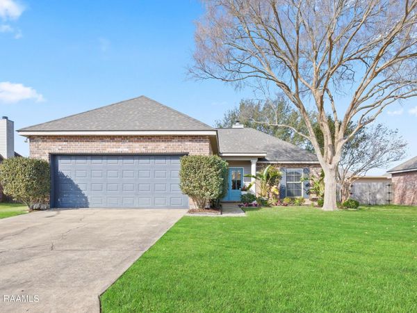 406 Deer Meadow Boulevard, Broussard, LA 70518