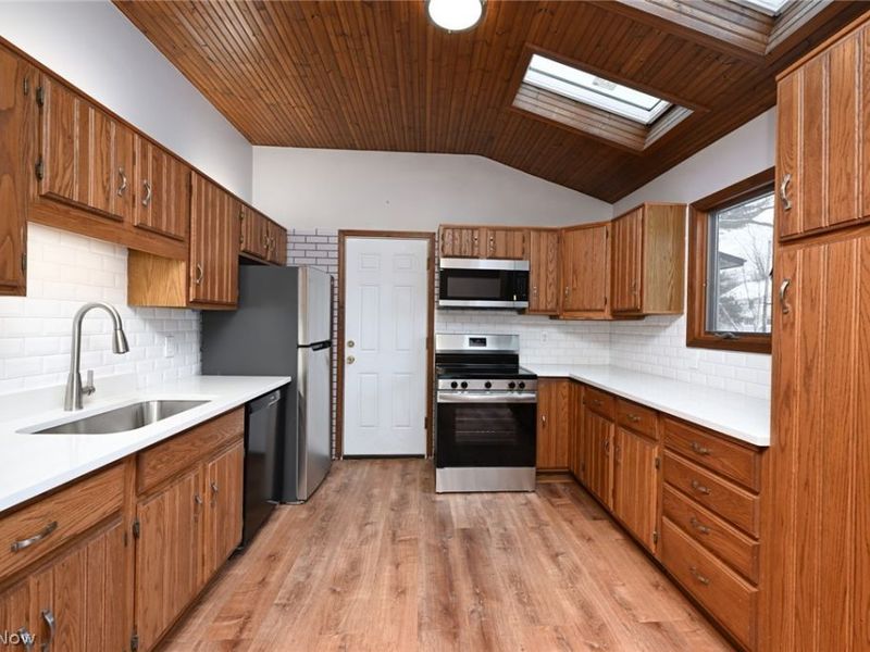 23993 Fairlawn Drive, North Olmsted, OH 44070 Photo 4