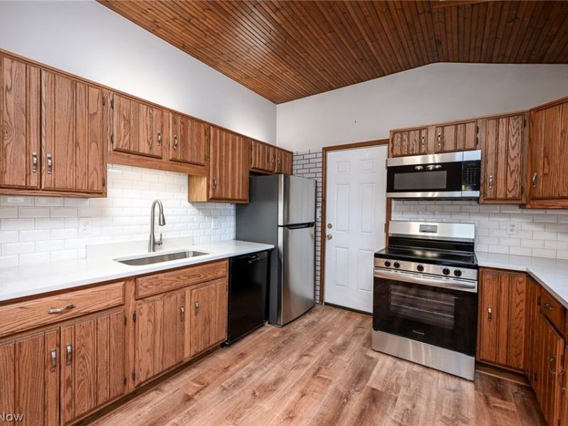 23993 Fairlawn Drive, North Olmsted, OH 44070 Photo 5