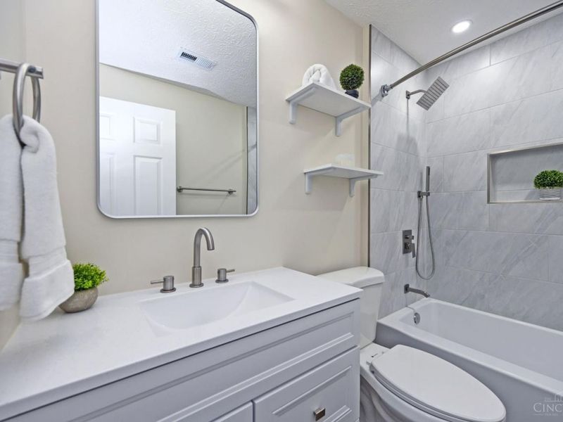 8390 Spring Valley Court, Unit 208, West Chester, OH 45069 Photo 30