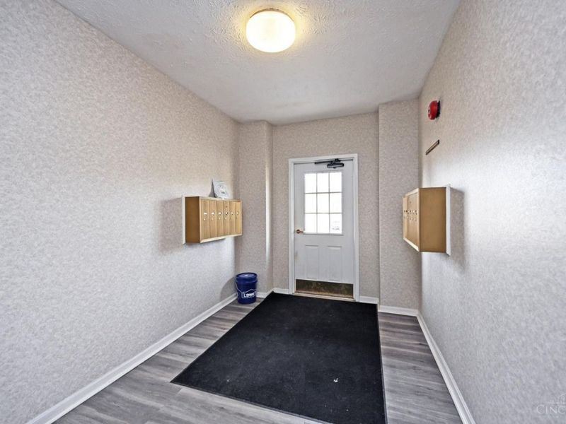 8390 Spring Valley Court, Unit 208, West Chester, OH 45069 Photo 4