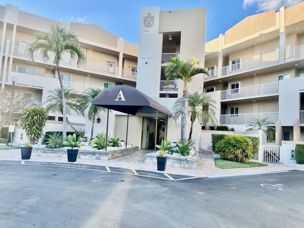 7831 Granville Dr, Unit 203, Tamarac, FL 33321