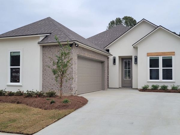 6911 Garden Hill Dr, Baton Rouge, LA 70817