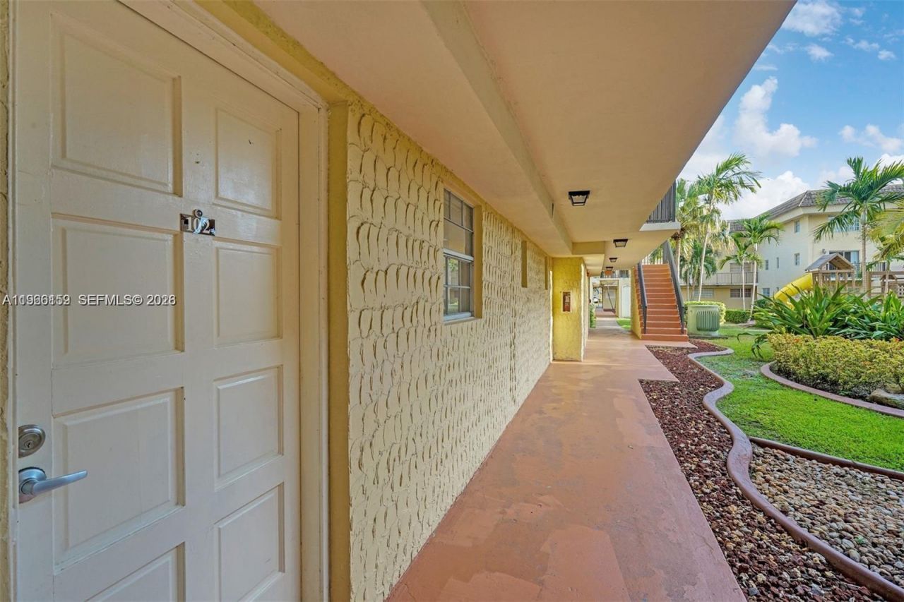 8500 SW 109 Ave, Unit 6-102, Miami, FL 33173 Photo