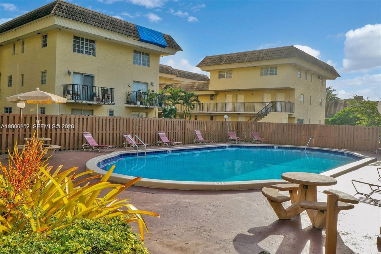 8500 SW 109 Ave, Unit 6-102, Miami, FL 33173 Photo