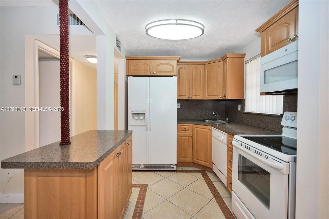 8500 SW 109 Ave, Unit 6-102, Miami, FL 33173 Photo