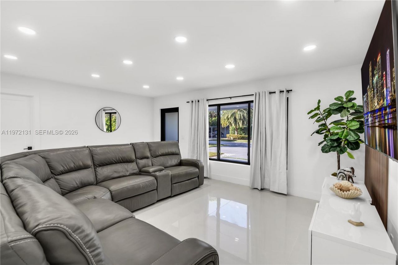 348 NE 117th St, Miami, FL 33161 Photo