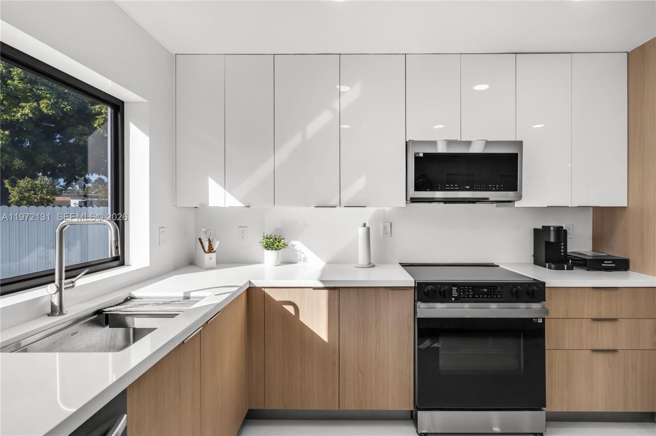 348 NE 117th St, Miami, FL 33161 Photo