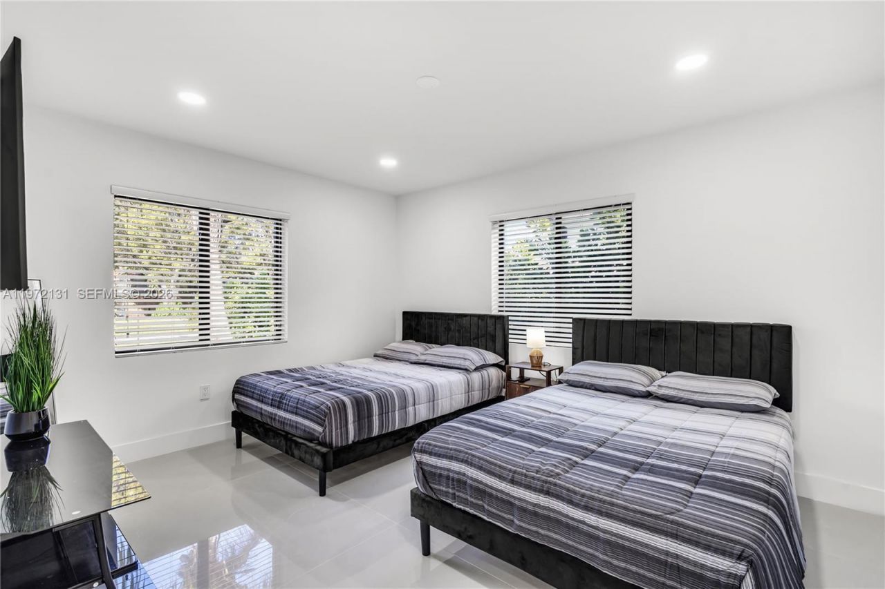 348 NE 117th St, Miami, FL 33161 Photo