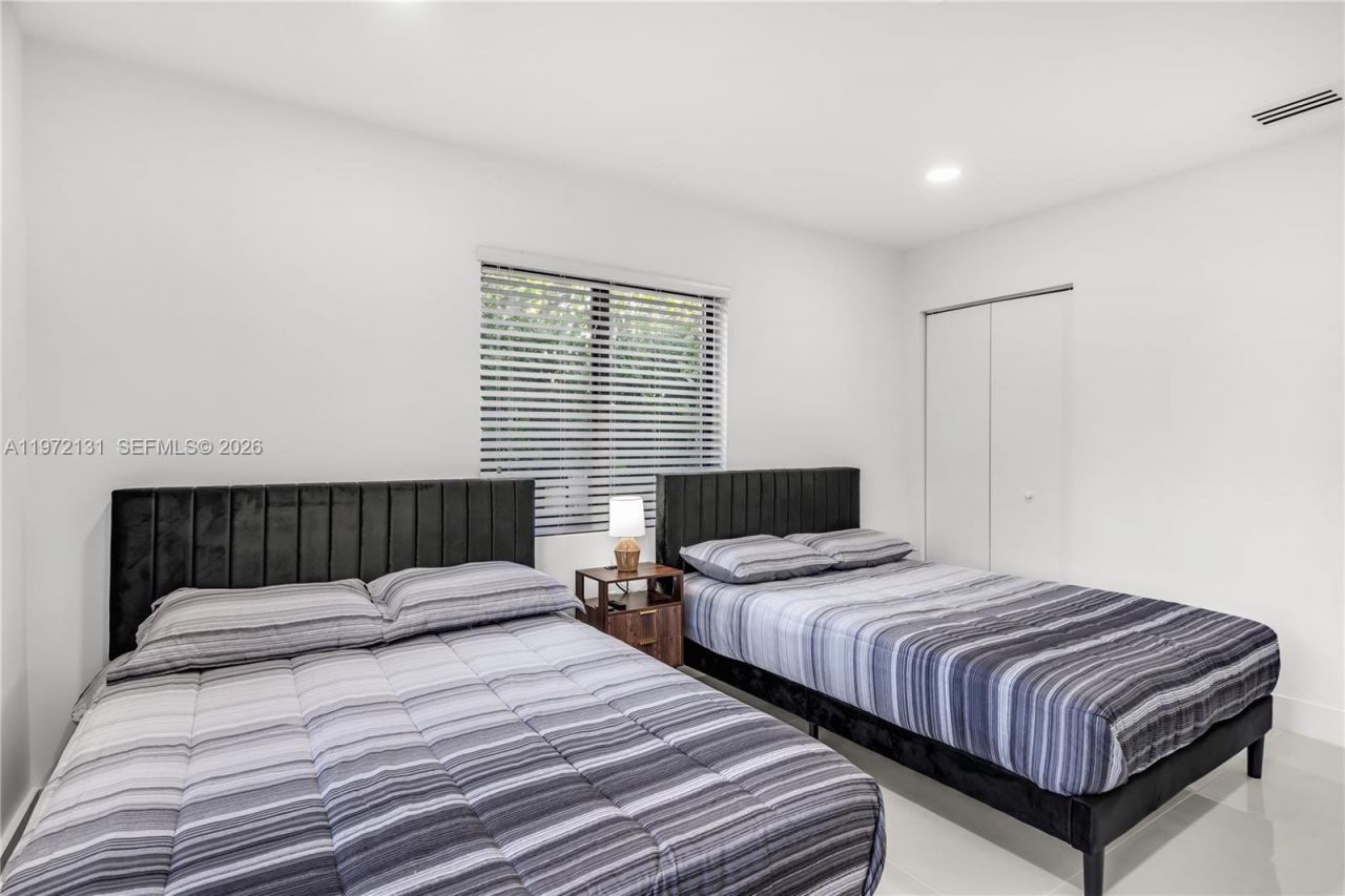 348 NE 117th St, Miami, FL 33161 Photo