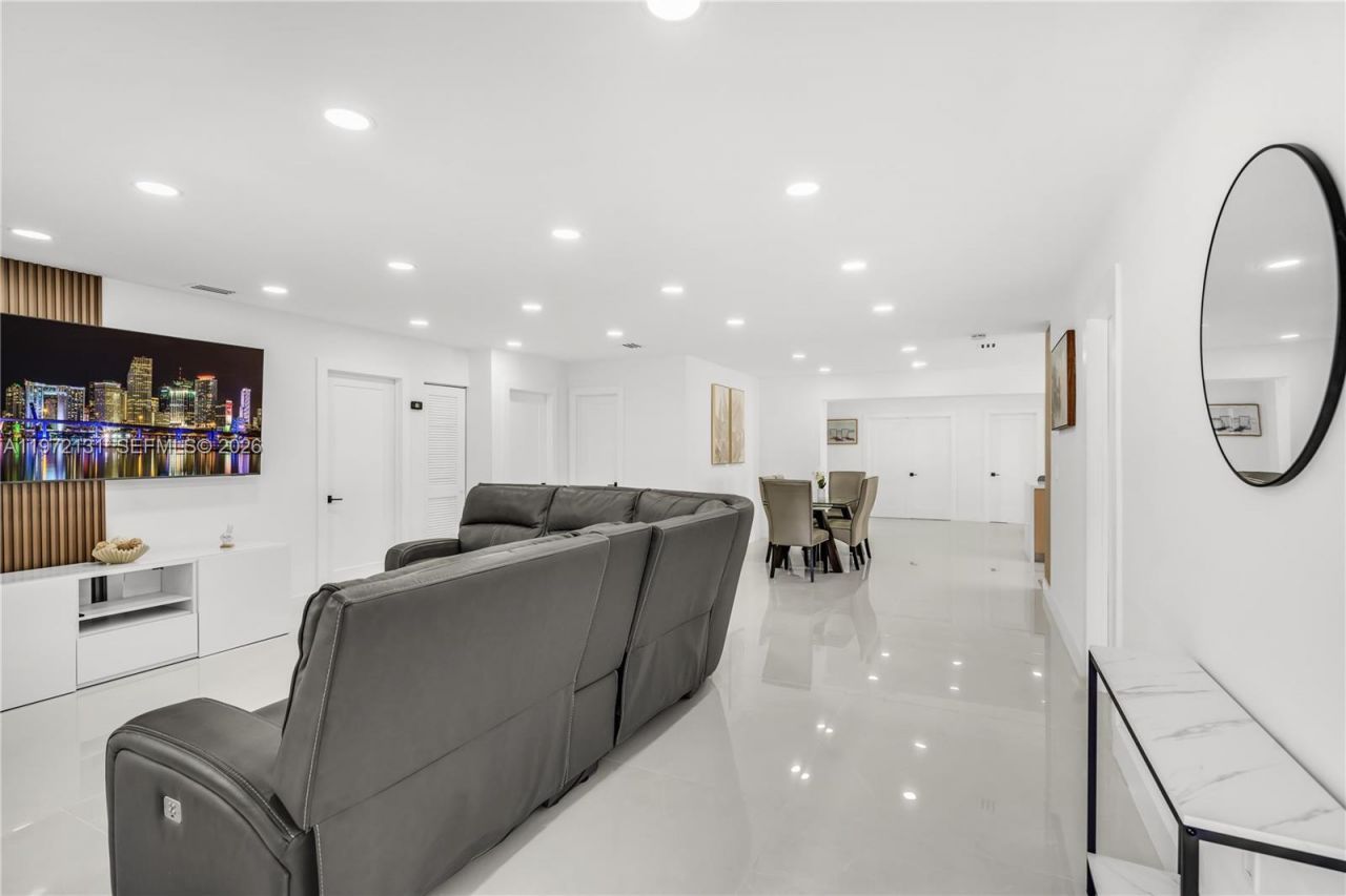 348 NE 117th St, Miami, FL 33161 Photo