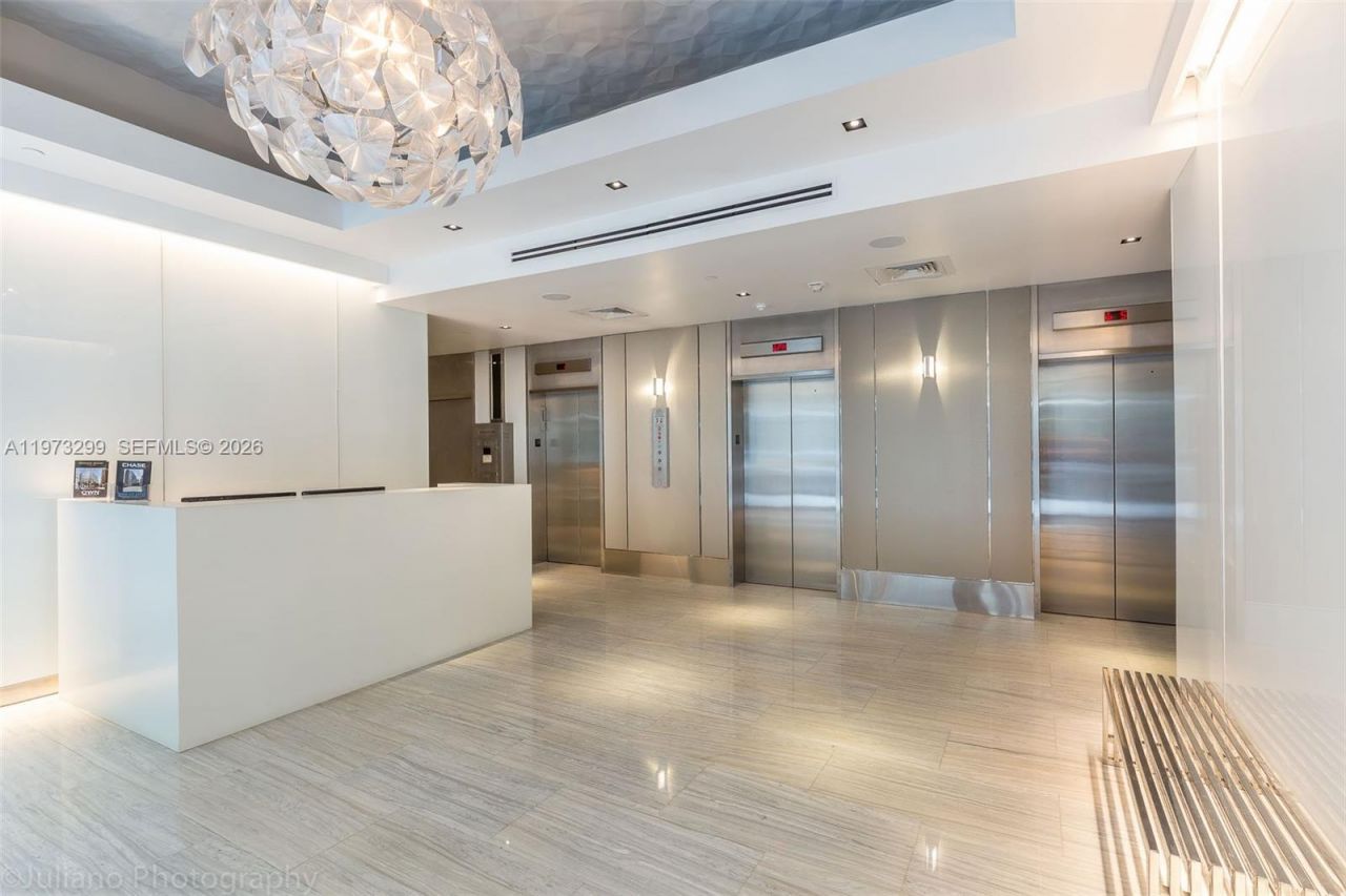 150 SE 2nd Ave, Unit 1401, Miami, FL 33131 Photo