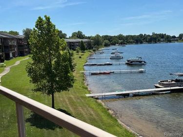 1924 Klingensmith Road, Bloomfield Hills, MI 48302