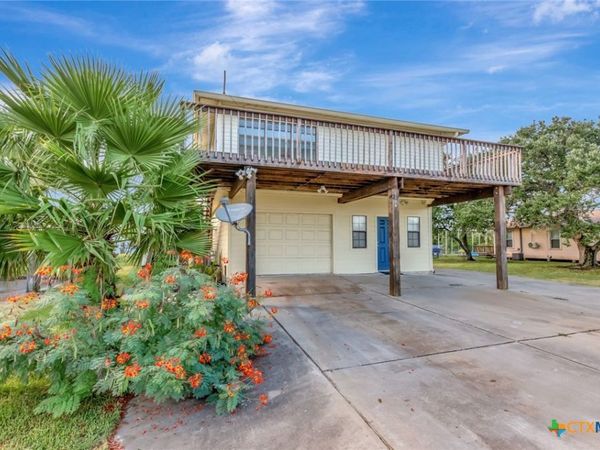 1106 W Jefferson Avenue , Port O'Connor, TX 77982