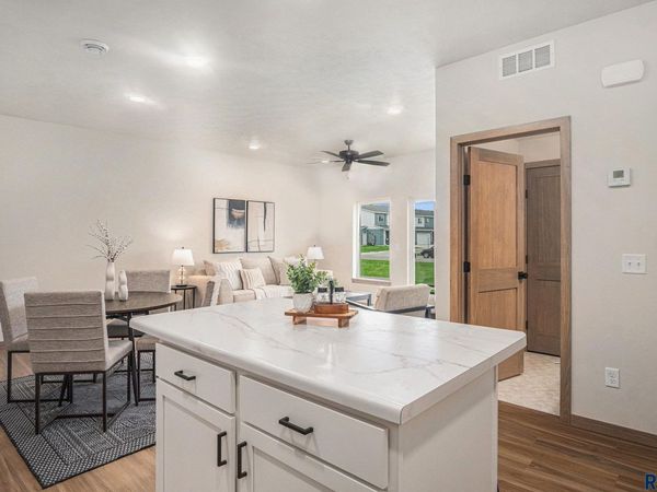 5714 E Avett Pl, Sioux Falls, SD 57108