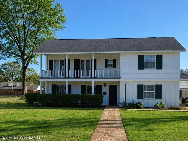 404 E Adams Avenue, Greenwood, MS 38930