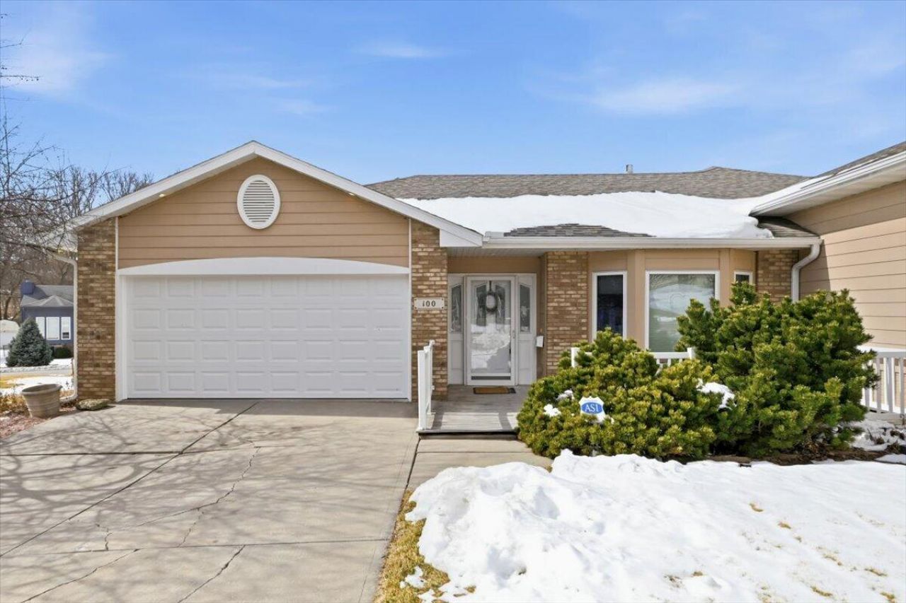 100 Mckenzie Circle, Council Bluffs, IA 51503 Main Photo