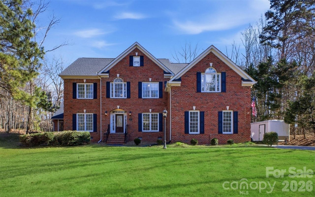 4425 Glen Oaks Drive, Matthews, NC 28104 Main Photo