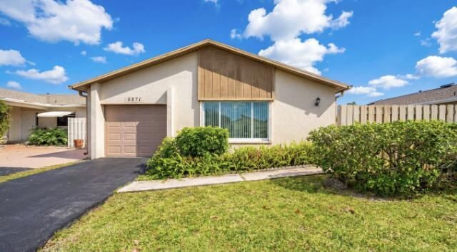 5871 Mirror Lakes Boulevard, Boynton Beach, FL 33472 Main Photo