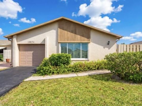 5871 Mirror Lakes Boulevard, Boynton Beach, FL 33472