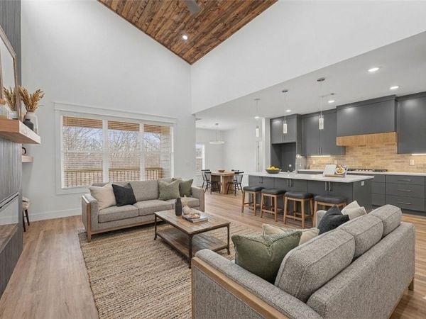 1 Logan Lane, Bella Vista, AR 72715