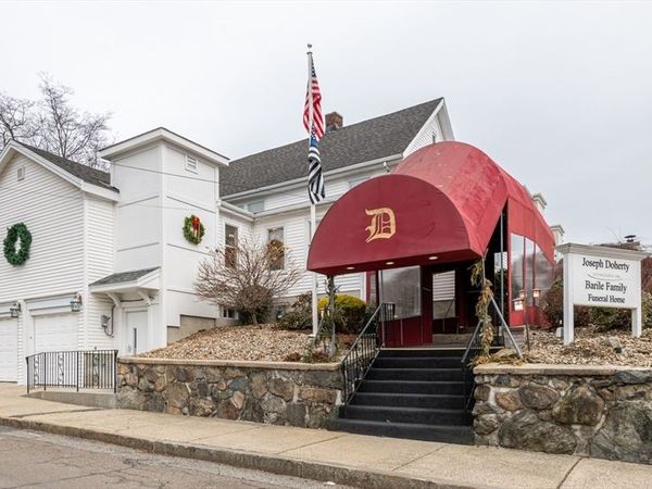 11 Linden Street, Reading, MA 01867