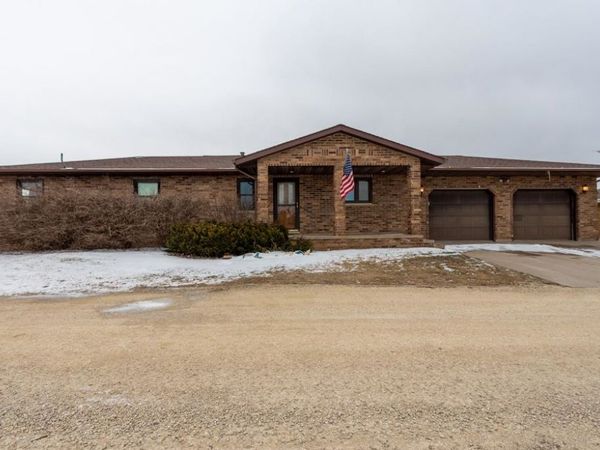 32279 Nature Trail, Dyersville, IA 52040