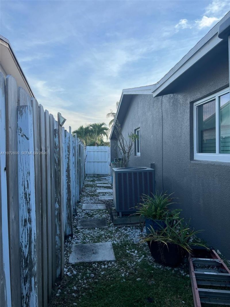 11421 NW 30th Pl , Sunrise, FL 33323 Photo