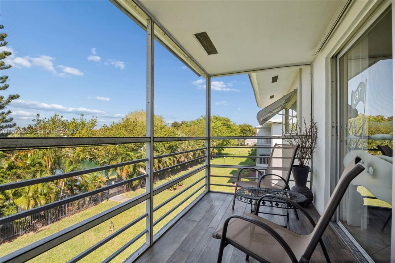 1000 Hillcrest Ct, Unit 303, Hollywood, FL 33021 Photo