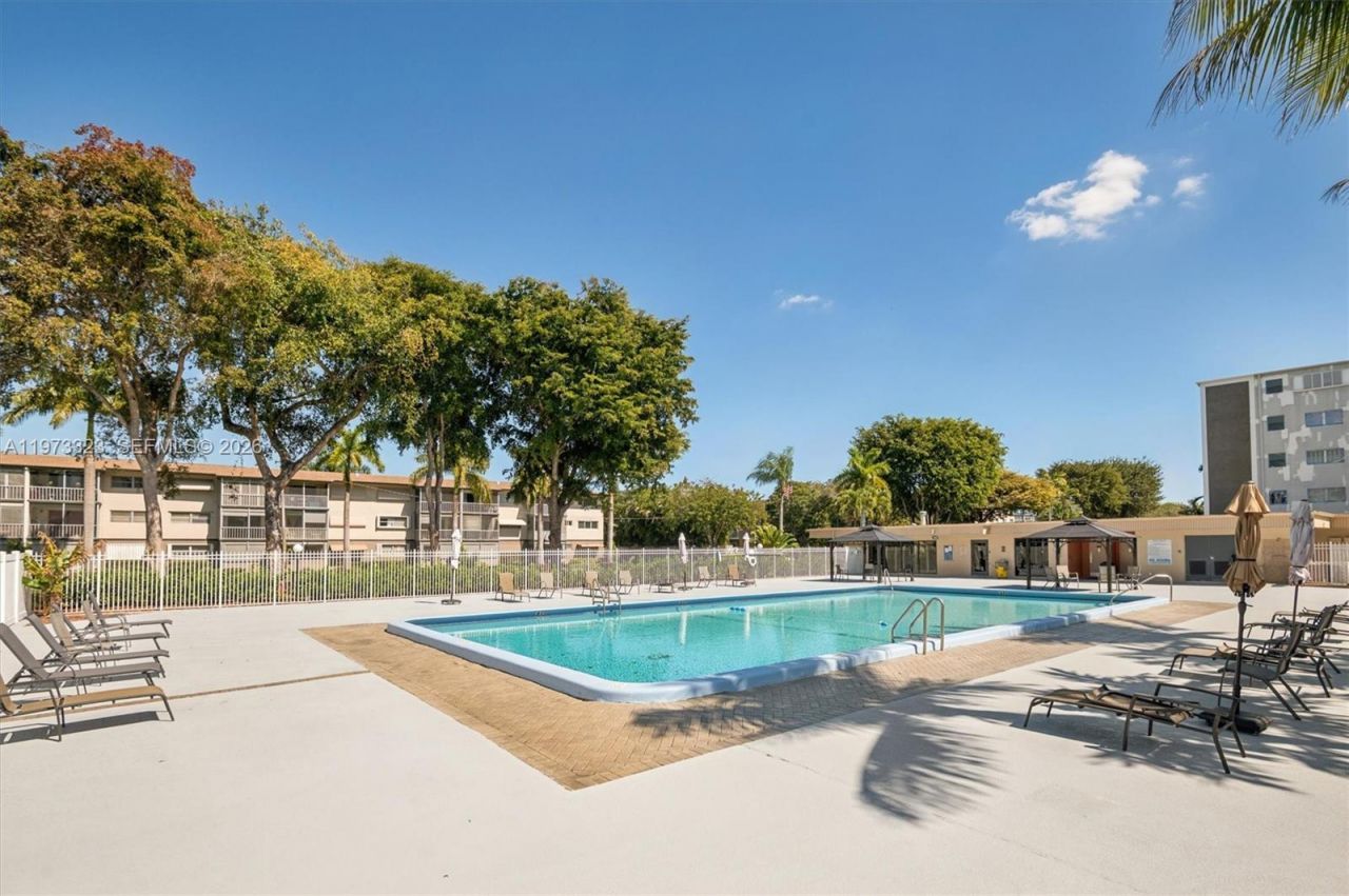 1000 Hillcrest Ct, Unit 303, Hollywood, FL 33021 Photo