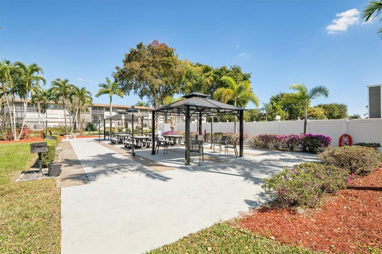 1000 Hillcrest Ct, Unit 303, Hollywood, FL 33021 Photo