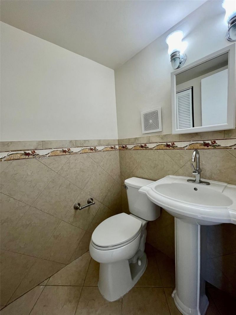 1035 W 77th St , Unit 412, Hialeah, FL 33014 Photo