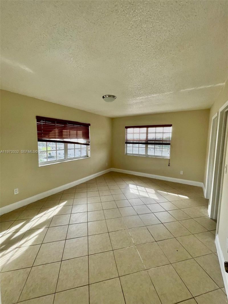 1035 W 77th St , Unit 412, Hialeah, FL 33014 Photo