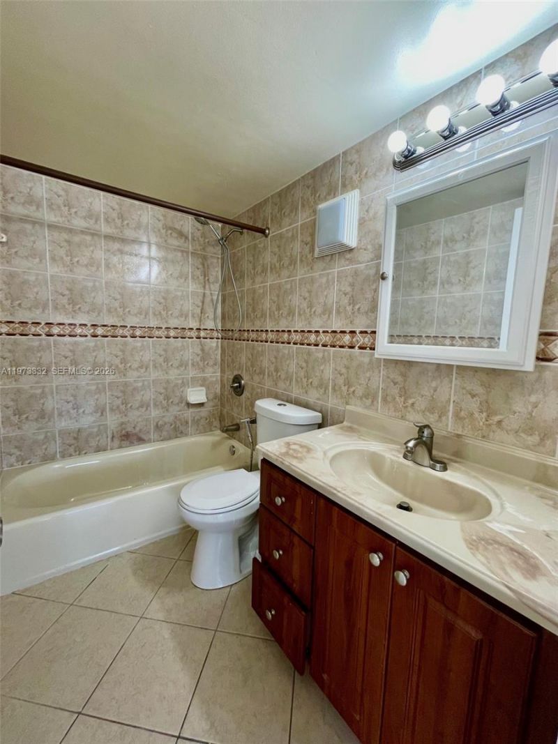 1035 W 77th St , Unit 412, Hialeah, FL 33014 Photo