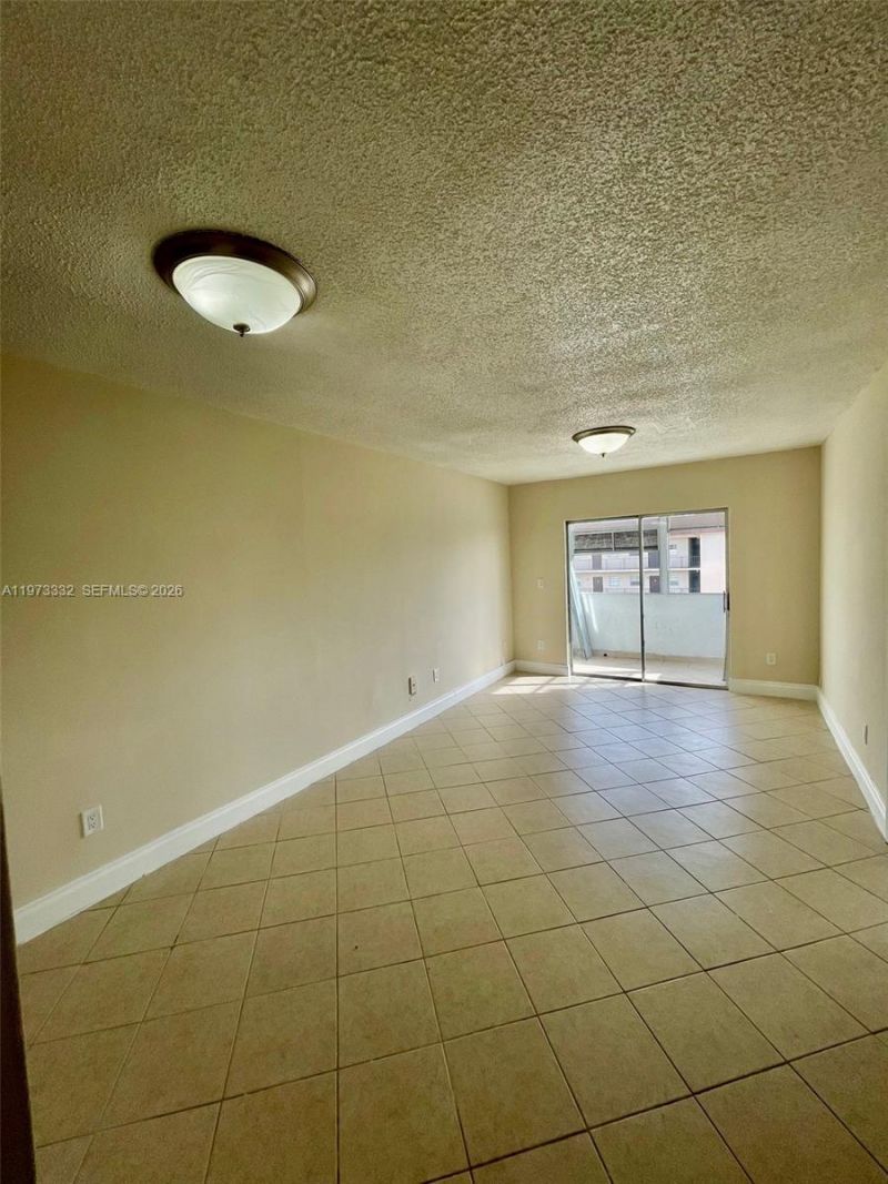 1035 W 77th St , Unit 412, Hialeah, FL 33014 Photo