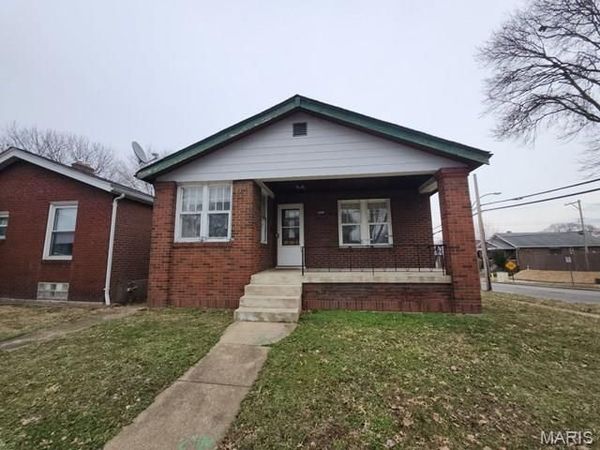 4660 Ray Avenue , St Louis, MO 63116