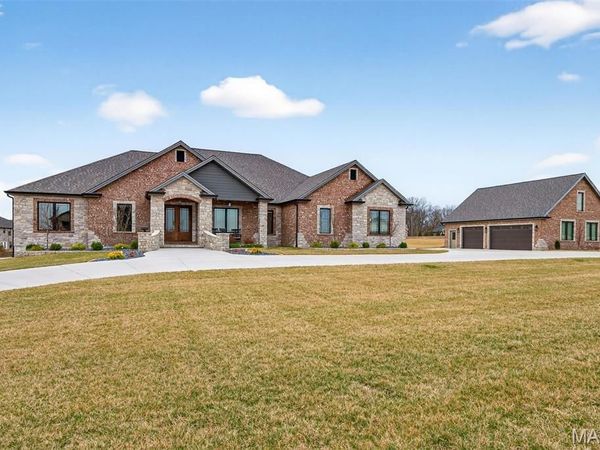 310 Lakeland Court, Defiance, MO 63341
