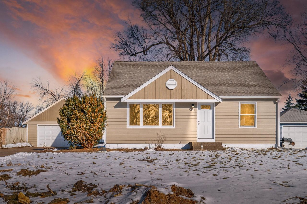 657 79th Avenue Ne, Spring Lake Park, MN 55432 Main Photo