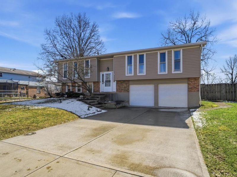 4979 Bonaventure Court, Cincinnati, OH 45238 Photo 2