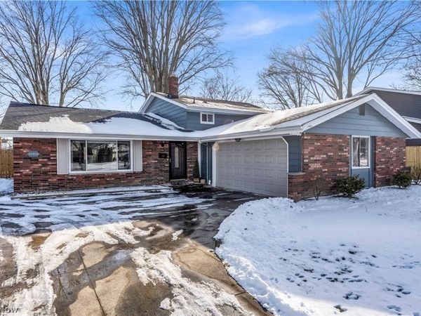 26839 Fairfax Lane, North Olmsted, OH 44070