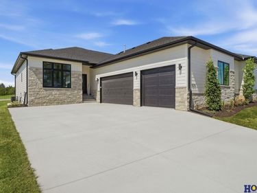 9215 Triana Lane, Lincoln, NE 68520