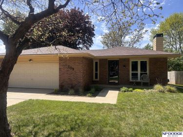 709 Sunny Slope Road, Lincoln, NE 68505