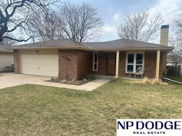 709 Sunny Slope Road, Lincoln, NE 68505