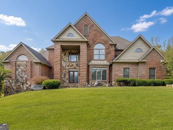 940 Chateau Forest Road, Hoschton, GA 30548