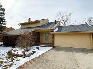 6842 Indian Creek Drive, West Bloomfield Twp, MI 48322