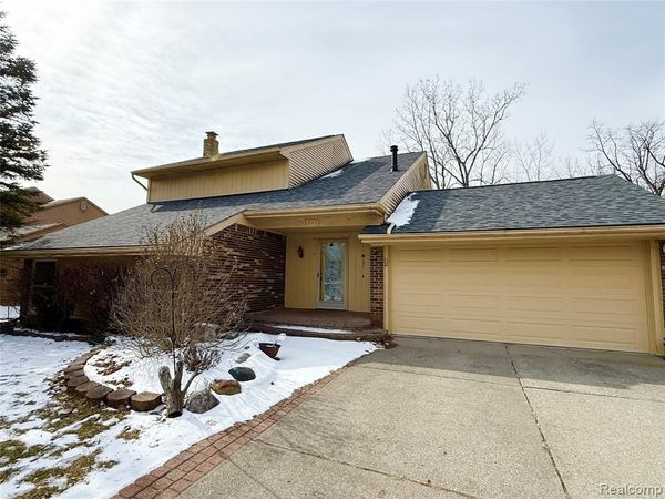 6842 Indian Creek Drive, West Bloomfield Twp, MI 48322